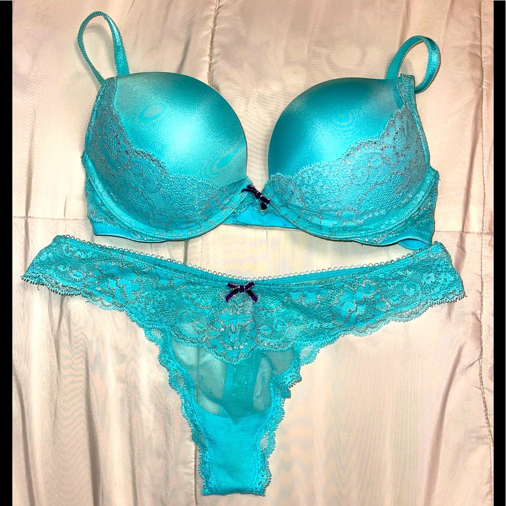 Victoria’s Secret’s Dream Angels Plunge Push Up Bra with matching Thong